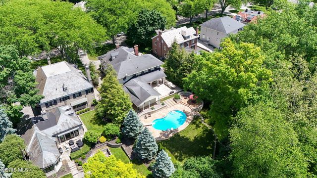 3537 Brookside Road, Ottawa Hills, OH 43606