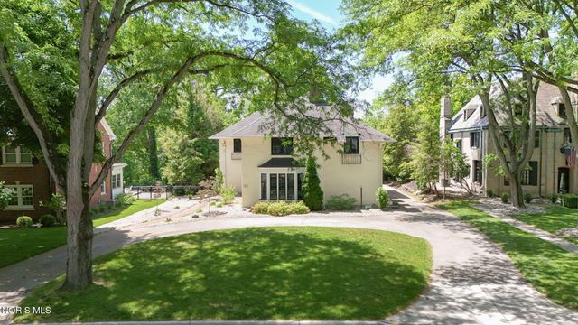 3537 Brookside Road, Ottawa Hills, OH 43606