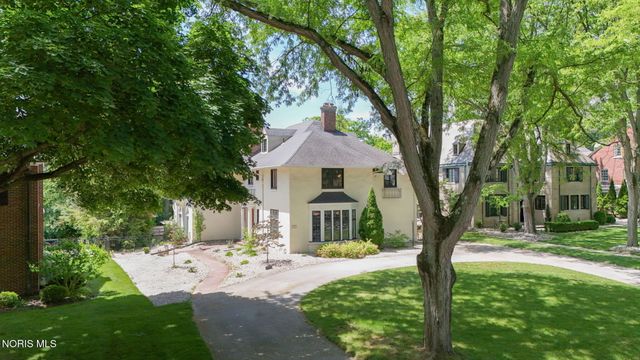 3537 Brookside Road, Ottawa Hills, OH 43606