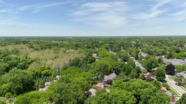 3537 Brookside Road, Ottawa Hills, OH 43606