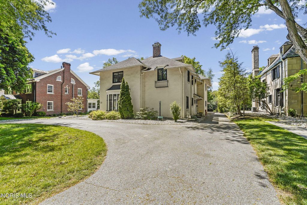 3537 Brookside Road, Ottawa Hills, OH 43606