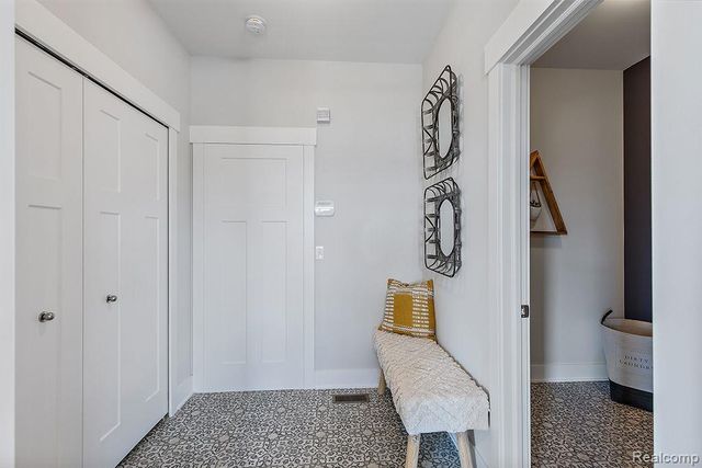 1964 Elizabeth Lane, Ypsilanti, MI 48198