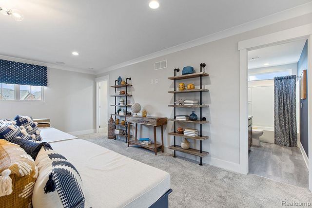 1964 Elizabeth Lane, Ypsilanti, MI 48198