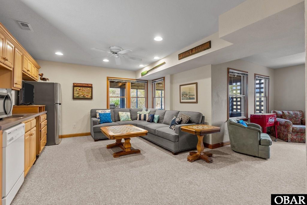 Image 8 of property listing at 601 Wave Arch Lot 49, Corolla, NC 27927