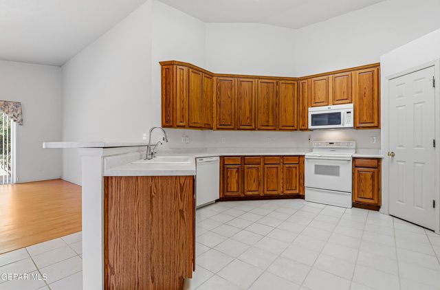 252 Avenida Mirador, Santa Teresa, NM 88008