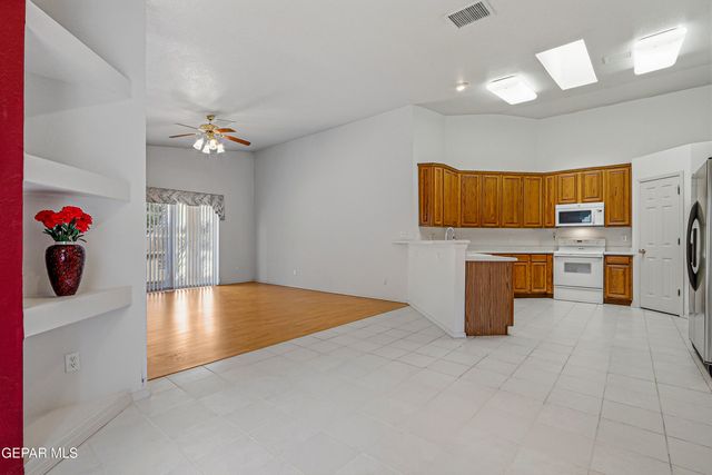 252 Avenida Mirador, Santa Teresa, NM 88008