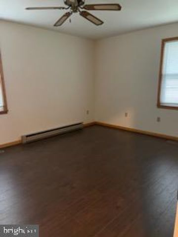 4 S ALTAMONT AVE, Thurmont, MD 21788