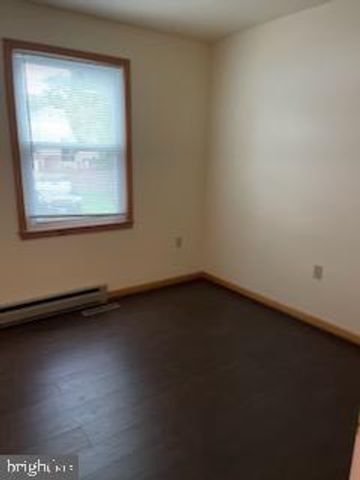 4 S ALTAMONT AVE, Thurmont, MD 21788