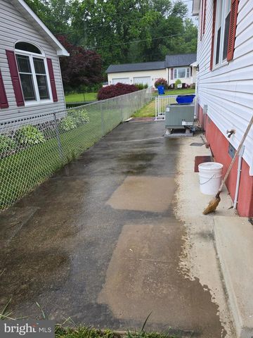 4 S ALTAMONT AVE, Thurmont, MD 21788