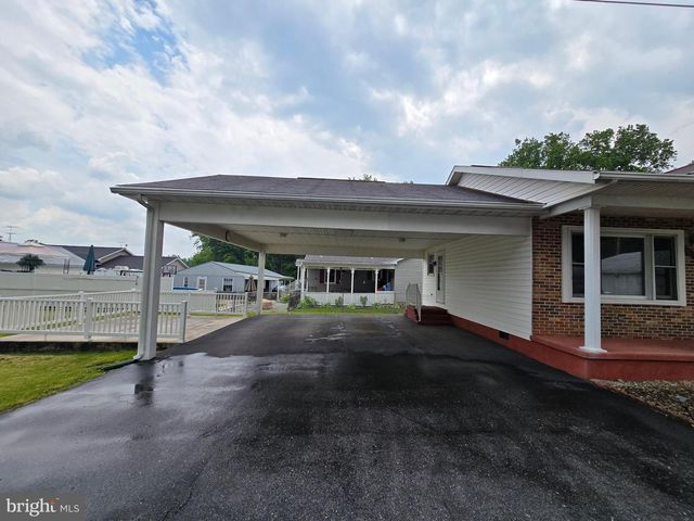 4 S ALTAMONT AVE, Thurmont, MD 21788