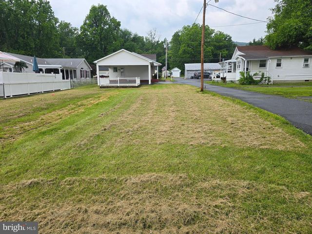 4 S ALTAMONT AVE, Thurmont, MD 21788