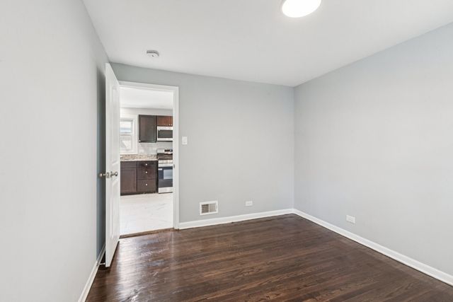 8753 S TROY Avenue, Evergreen Park, IL 60805