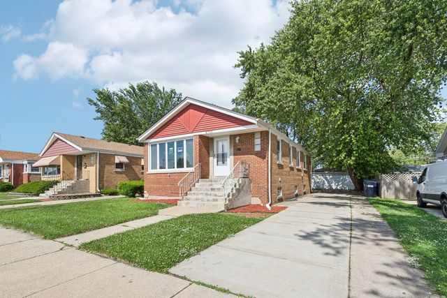 8753 S TROY Avenue, Evergreen Park, IL 60805