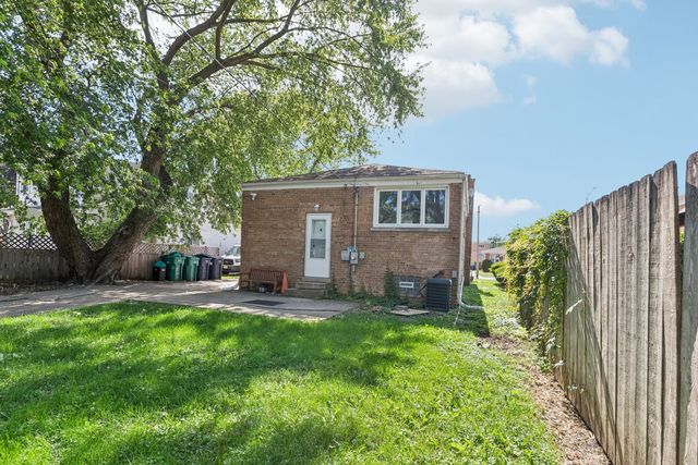 8753 S TROY Avenue, Evergreen Park, IL 60805