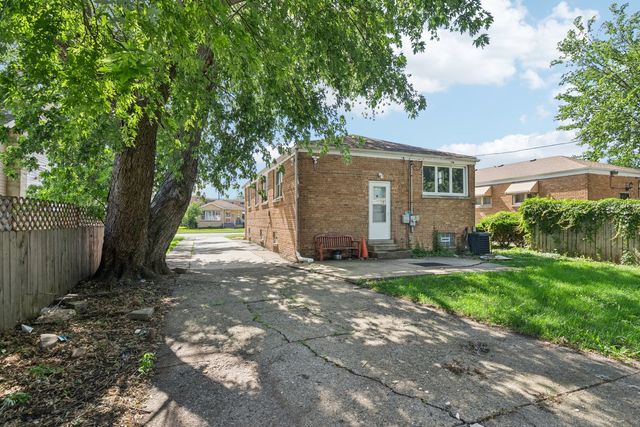8753 S TROY Avenue, Evergreen Park, IL 60805