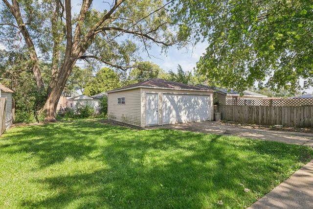 8753 S TROY Avenue, Evergreen Park, IL 60805