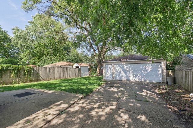 8753 S TROY Avenue, Evergreen Park, IL 60805