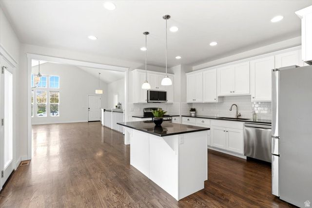 2064 W ORCHARD HARVEST DR, Kaysville, UT 84037