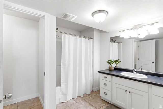2064 W ORCHARD HARVEST DR, Kaysville, UT 84037