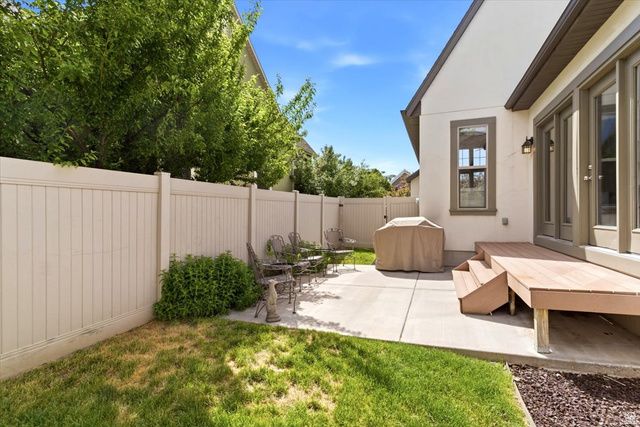 2064 W ORCHARD HARVEST DR, Kaysville, UT 84037