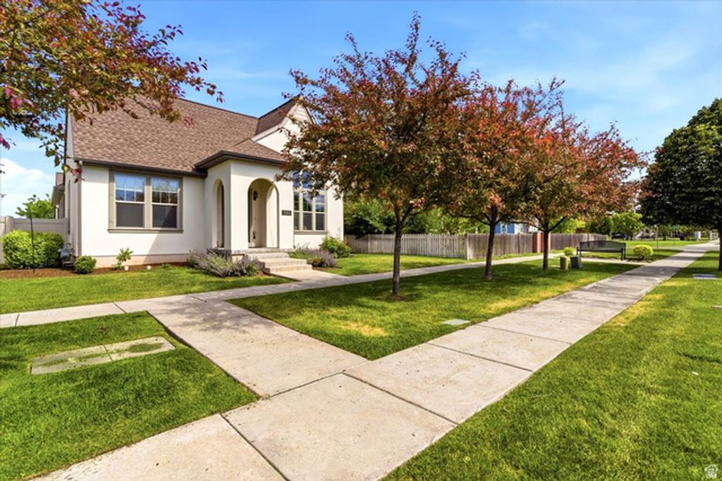 Image 2 of property listing at 2064 W ORCHARD HARVEST DR, Kaysville, UT 84037