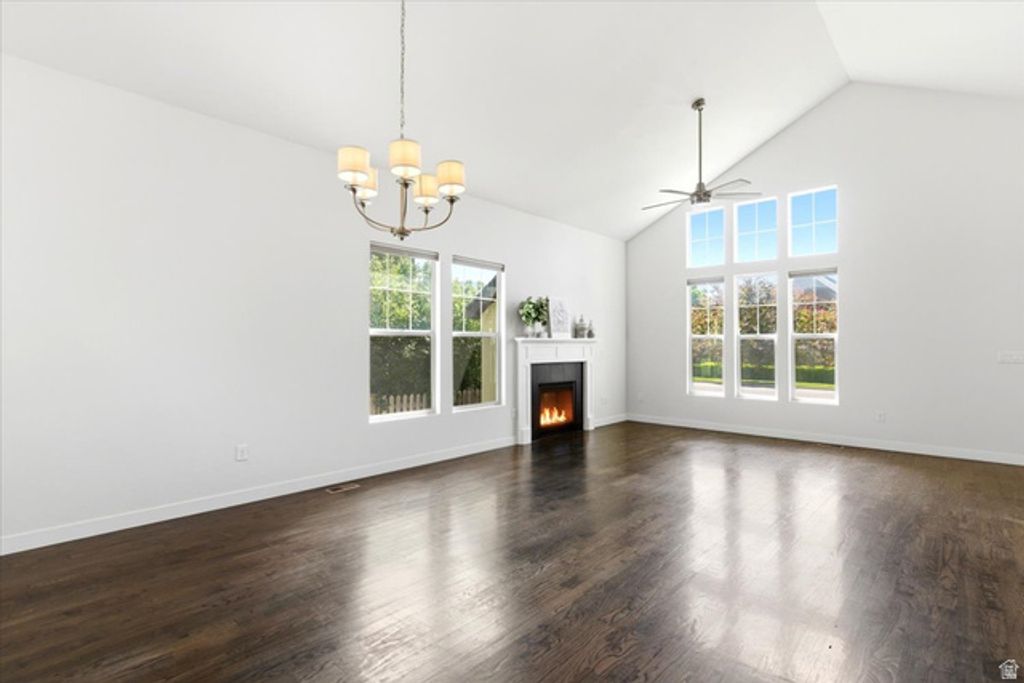 Image 11 of property listing at 2064 W ORCHARD HARVEST DR, Kaysville, UT 84037