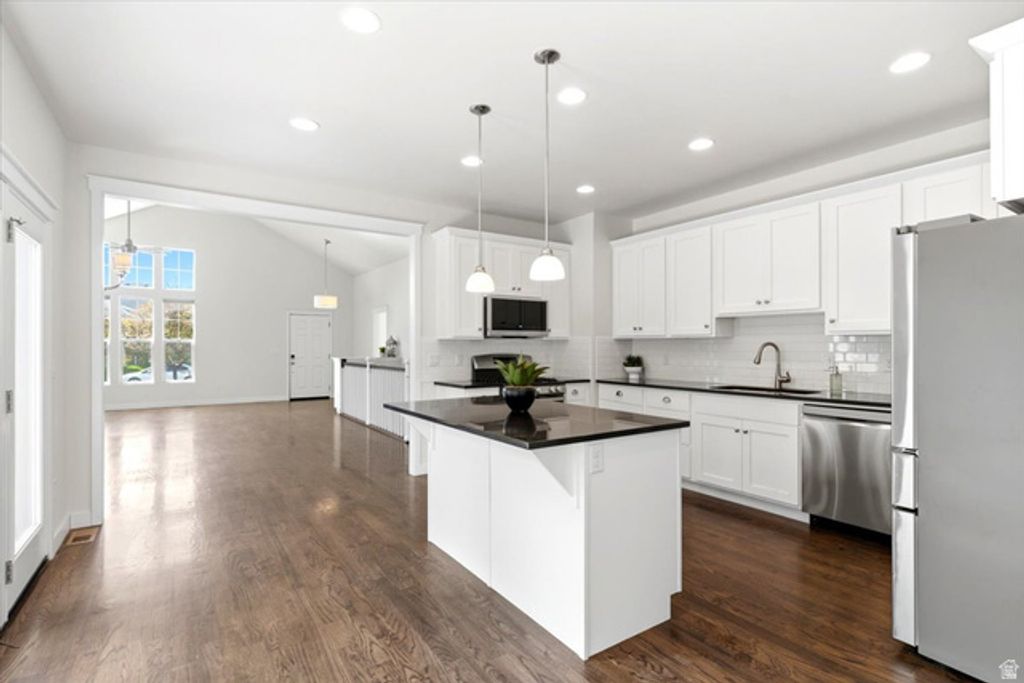 Image 15 of property listing at 2064 W ORCHARD HARVEST DR, Kaysville, UT 84037