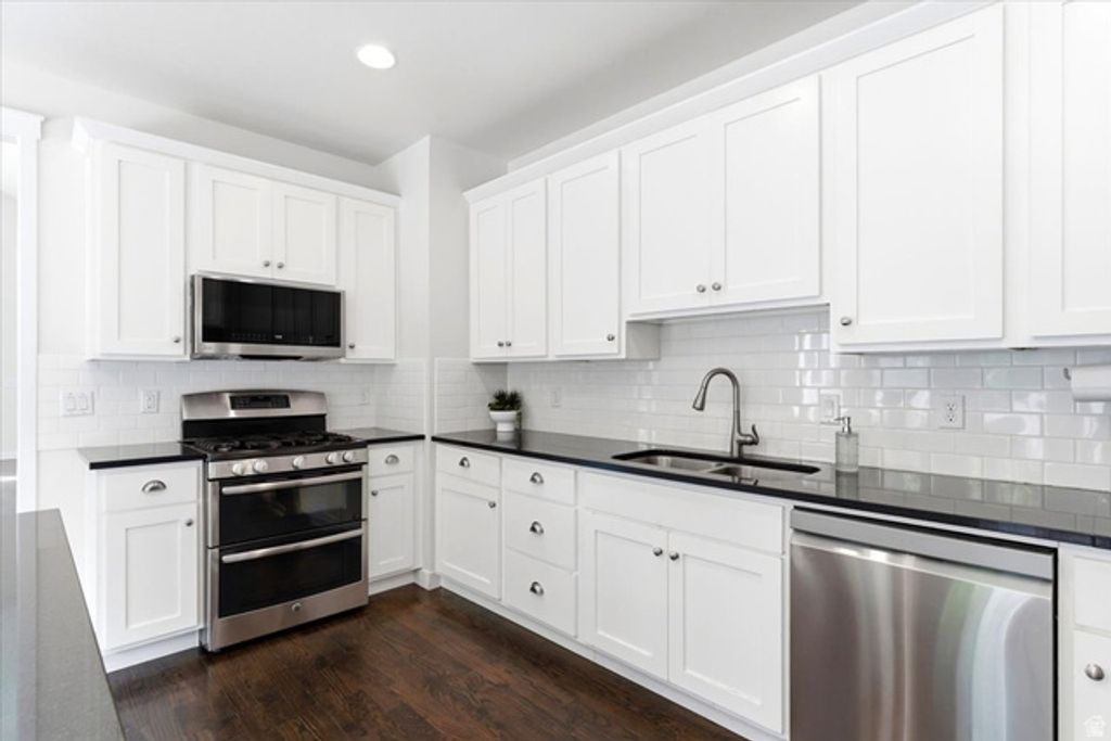Image 17 of property listing at 2064 W ORCHARD HARVEST DR, Kaysville, UT 84037