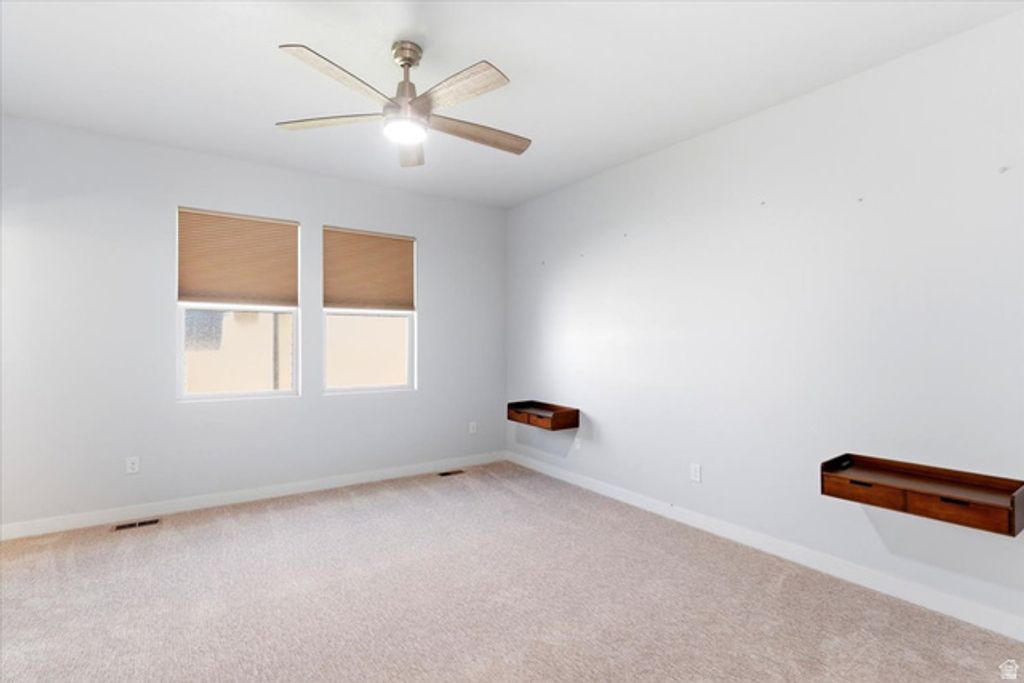 Image 23 of property listing at 2064 W ORCHARD HARVEST DR, Kaysville, UT 84037