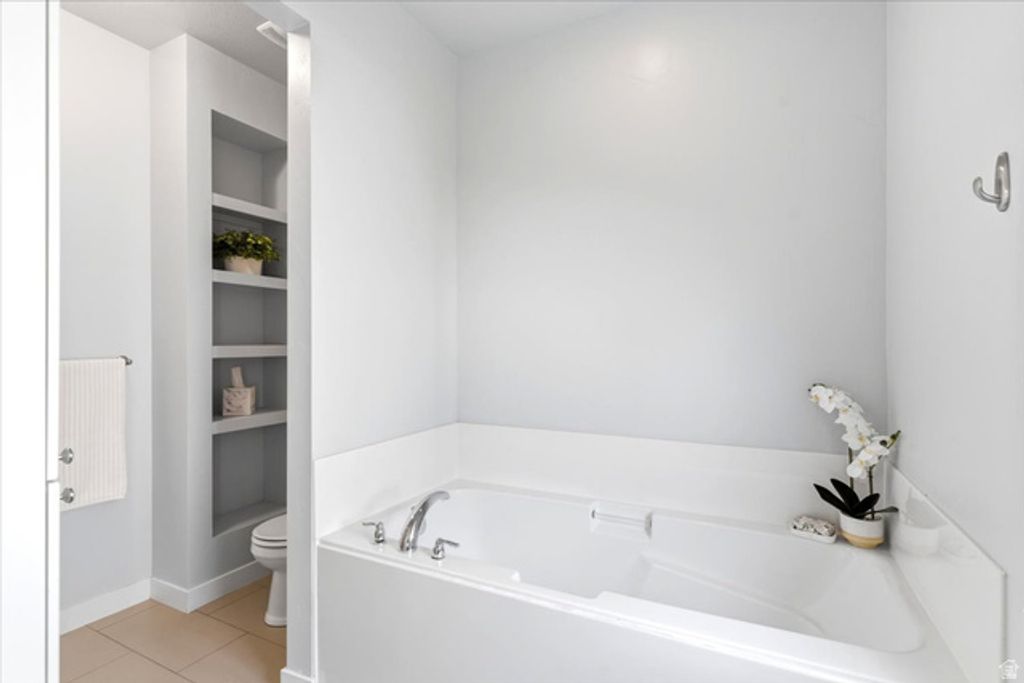 Image 26 of property listing at 2064 W ORCHARD HARVEST DR, Kaysville, UT 84037