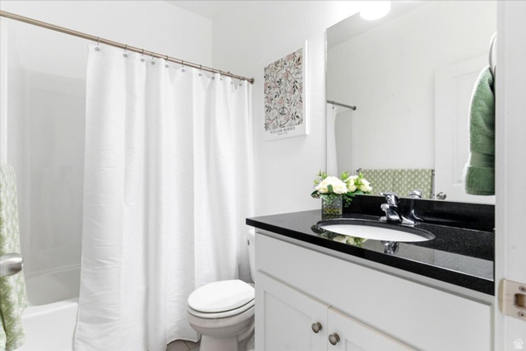 Image 30 of property listing at 2064 W ORCHARD HARVEST DR, Kaysville, UT 84037