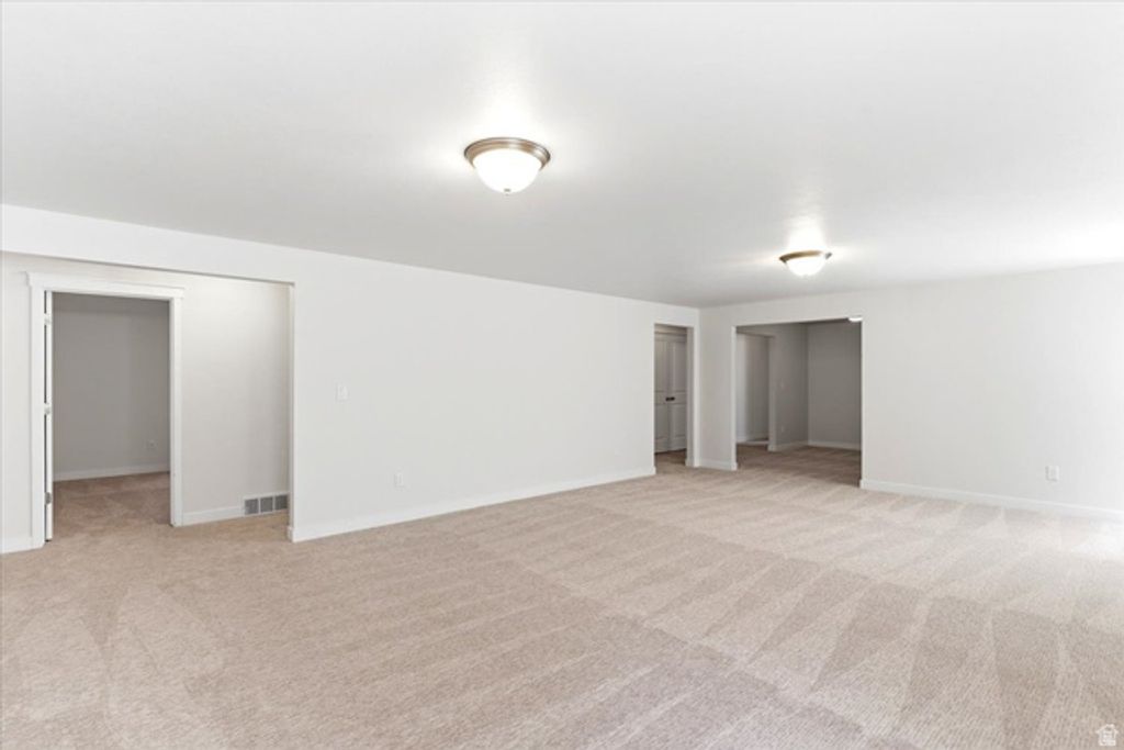 Image 33 of property listing at 2064 W ORCHARD HARVEST DR, Kaysville, UT 84037