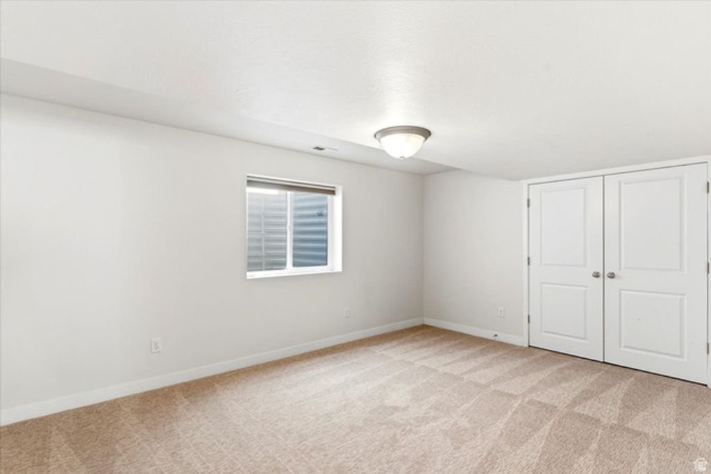 Image 36 of property listing at 2064 W ORCHARD HARVEST DR, Kaysville, UT 84037