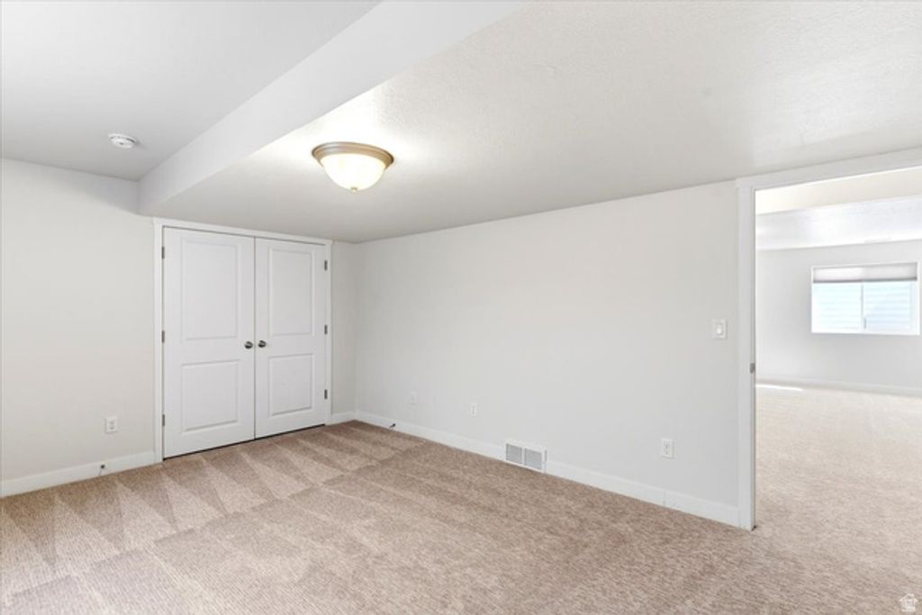 Image 37 of property listing at 2064 W ORCHARD HARVEST DR, Kaysville, UT 84037