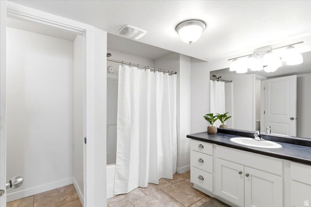 Image 38 of property listing at 2064 W ORCHARD HARVEST DR, Kaysville, UT 84037