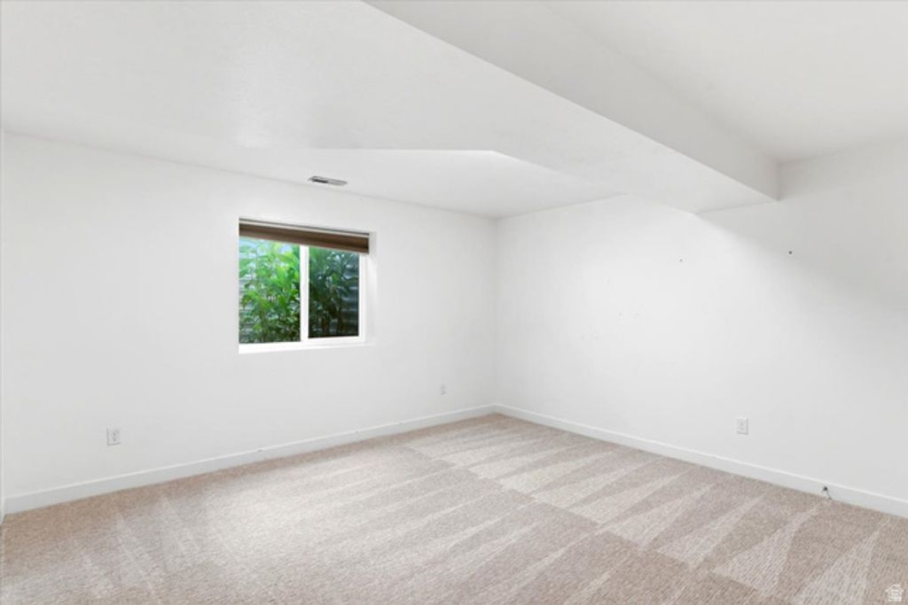Image 39 of property listing at 2064 W ORCHARD HARVEST DR, Kaysville, UT 84037