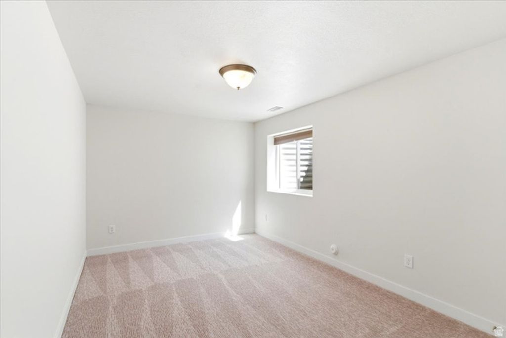 Image 41 of property listing at 2064 W ORCHARD HARVEST DR, Kaysville, UT 84037