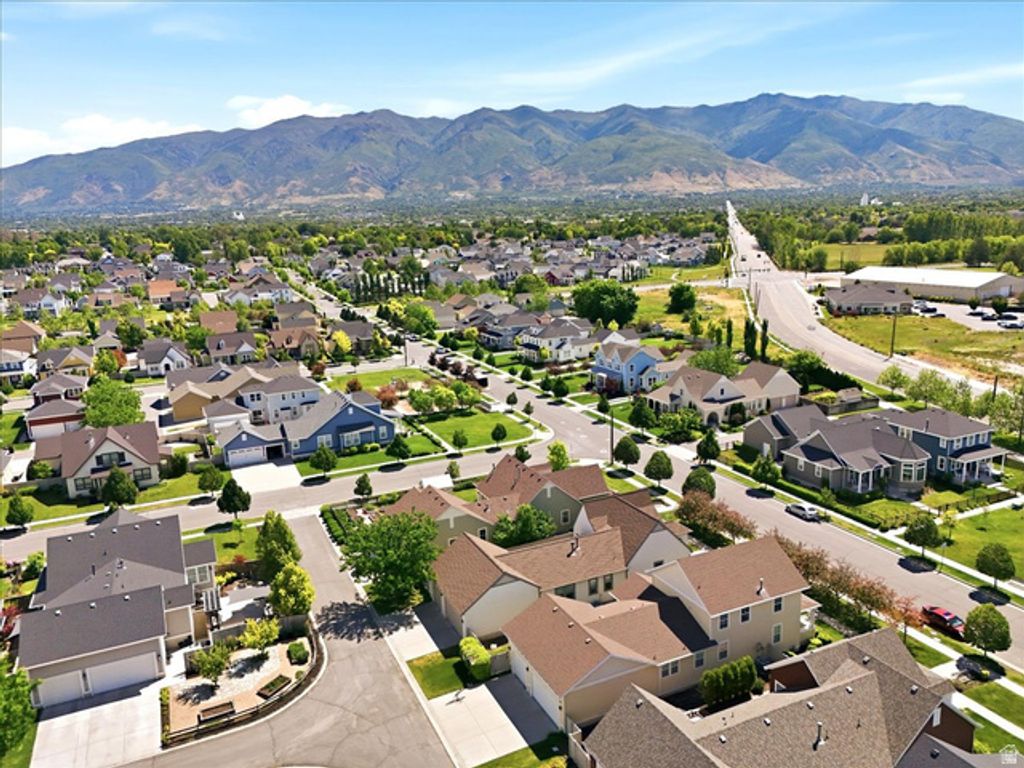 Image 45 of property listing at 2064 W ORCHARD HARVEST DR, Kaysville, UT 84037