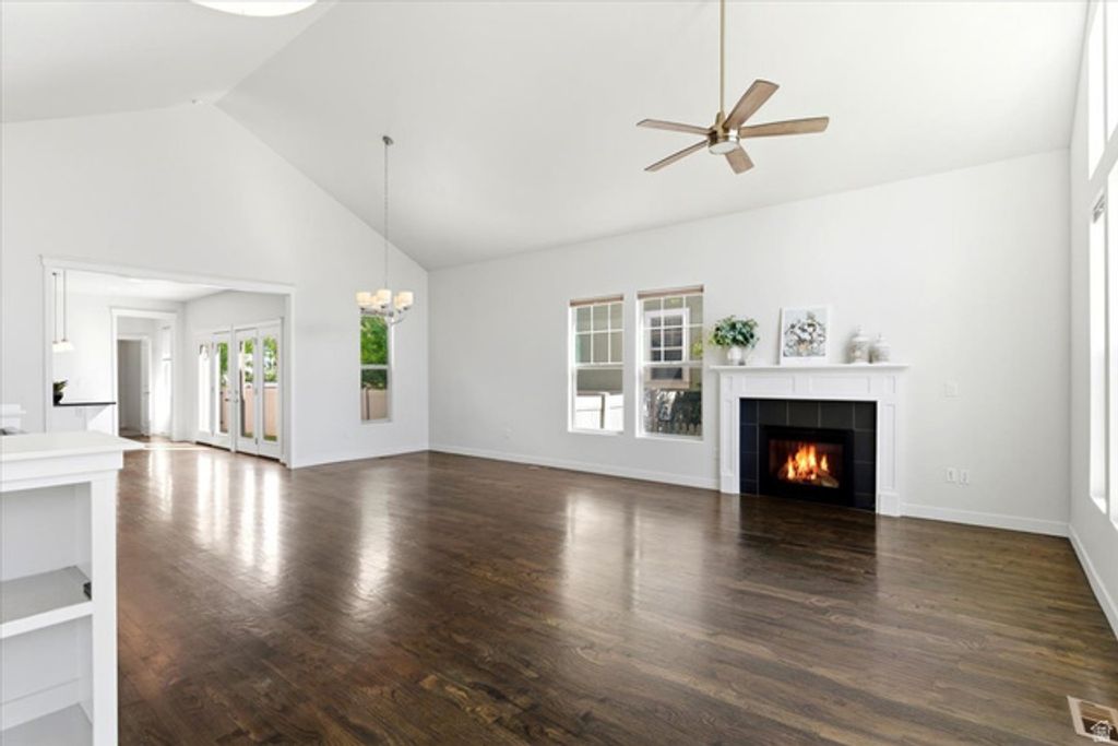 Image 8 of property listing at 2064 W ORCHARD HARVEST DR, Kaysville, UT 84037