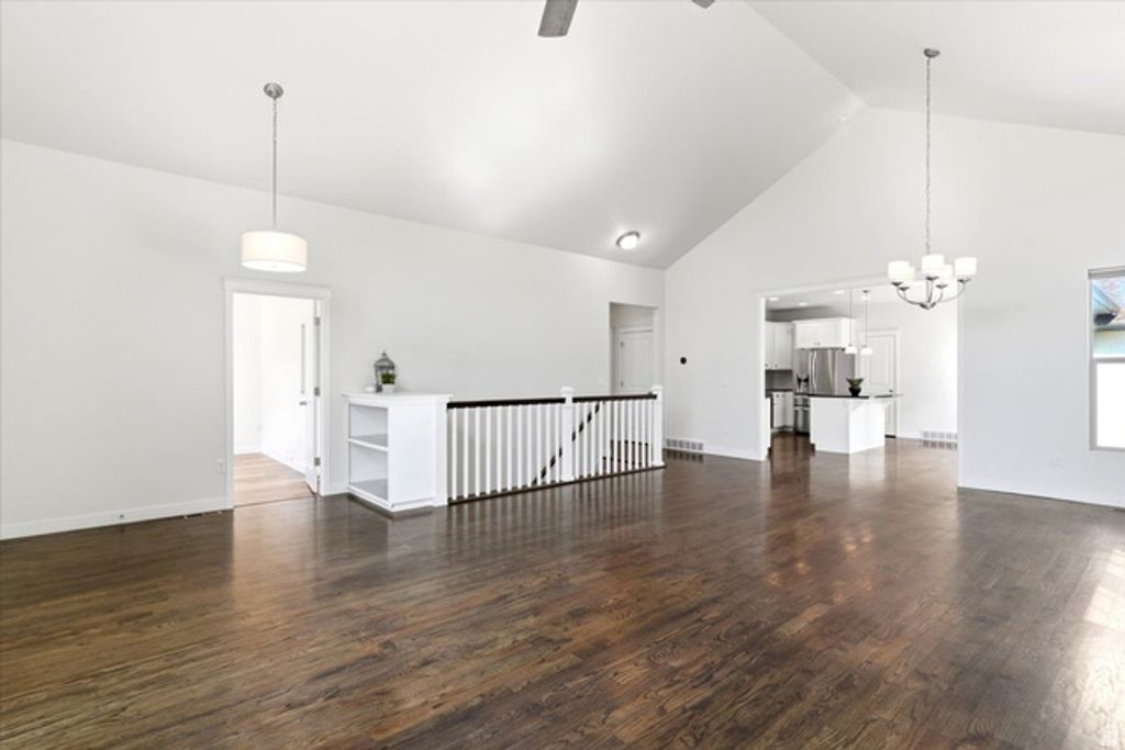 Image 9 of property listing at 2064 W ORCHARD HARVEST DR, Kaysville, UT 84037