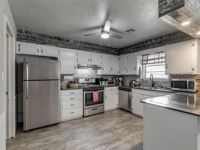 2204 Bellaire Drive, Moore, OK 73160