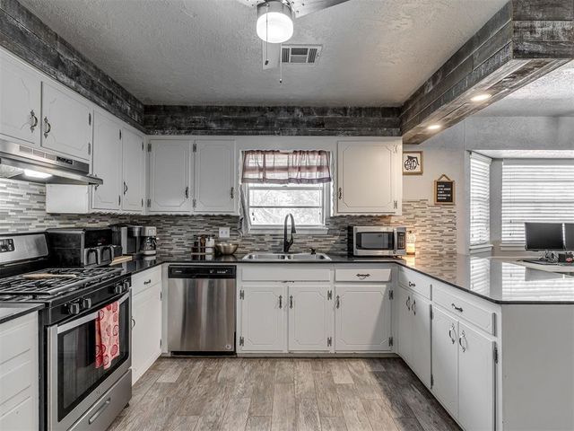 2204 Bellaire Drive, Moore, OK 73160