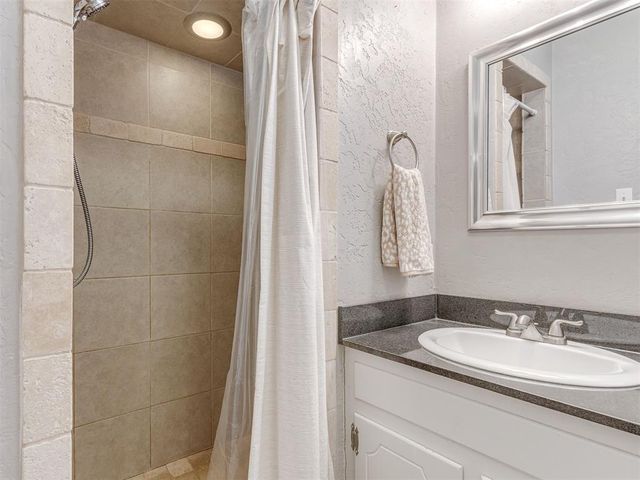 2204 Bellaire Drive, Moore, OK 73160