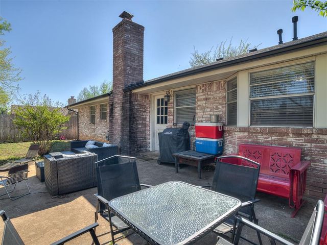 2204 Bellaire Drive, Moore, OK 73160