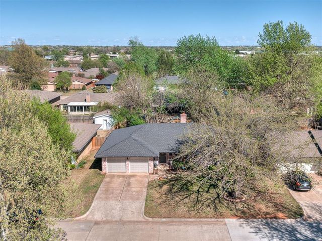 2204 Bellaire Drive, Moore, OK 73160
