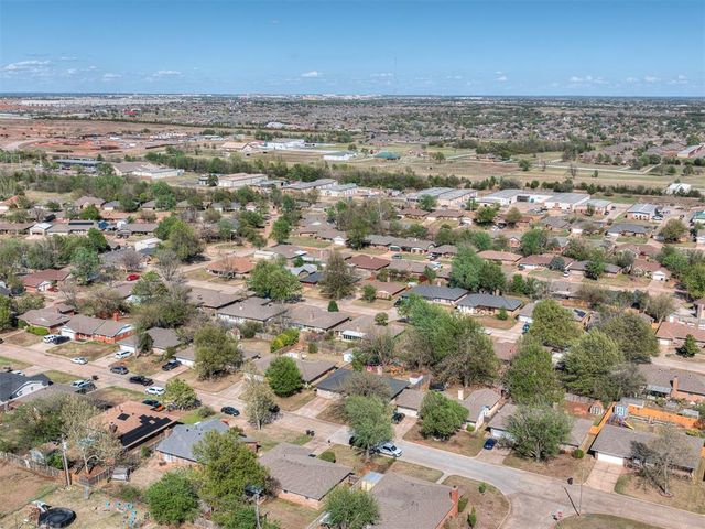 2204 Bellaire Drive, Moore, OK 73160