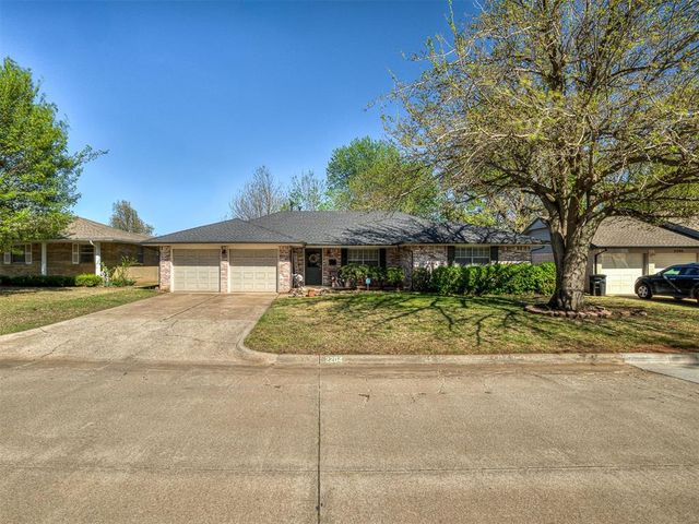 2204 Bellaire Drive, Moore, OK 73160