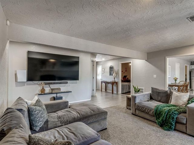 2204 Bellaire Drive, Moore, OK 73160