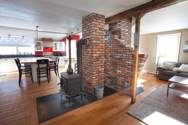 281 Old County Lane, Readsboro, VT 05350