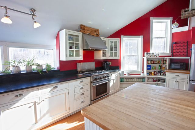 281 Old County Lane, Readsboro, VT 05350